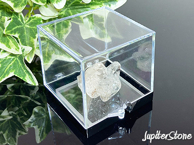 Herkimerdiamond-okimono-M-e