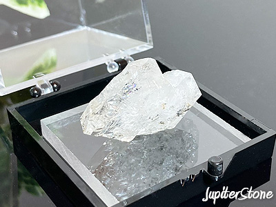 Herkimerdiamond-okimono-M-a