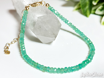 Emerald-button-bracelet-2023-5-a