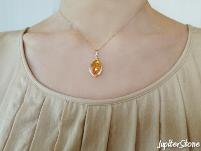 FlowerAmber-pendant-2024-11-b