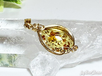 FlowerAmber-pendant-2024-11-a