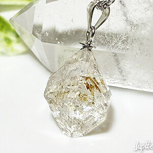 oil-in-quartz-pendant-2024-11