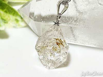 oil-in-quartz-pendant-2024-11