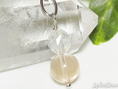 zagi-moutain-quartz-pendant-2025-1