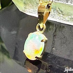 Precious-opal-18kg-pendant-2025-3-c