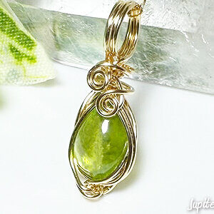 sphene-wire-pendant-2025-3-a