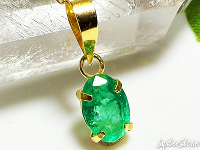emerald-18kg-pendant-2025-4-c