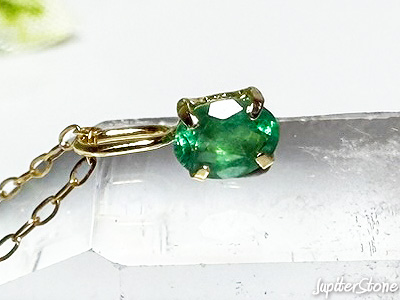 emerald-18kg-pendant-2025-4-b