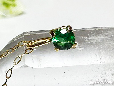 emerald-18kg-pendant-2025-4-a