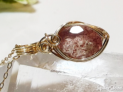 pinkmica-in-quartz-pendant-2025-10-a