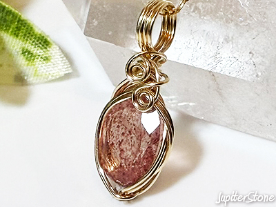pinkmica-in-quartz-pendant-2025-10-a