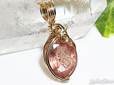 pinkmica-in-quartz-pendant-2025-10-a