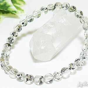 hematite-in-quartz-bracelet-2025-11-a