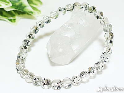 hematite-in-quartz-bracelet-2025-11-a