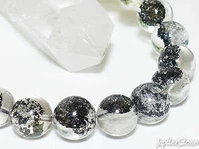 hematite-in-quartz-bracelet-2025-11-d