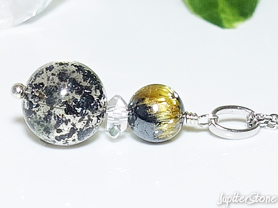 hematite-in-quartz-pendant-2025-11-c