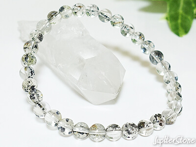 hematite-in-quartz-bracelet-2025-11-a