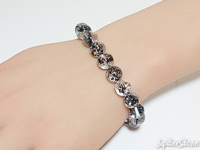 hematite-in-quartz-bracelet-2025-11-c