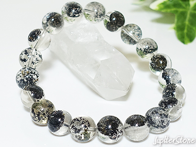 hematite-in-quartz-bracelet-2025-11-d