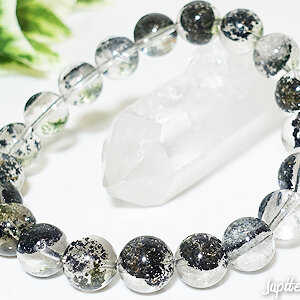 hematite-in-quartz-bracelet-2025-11-d