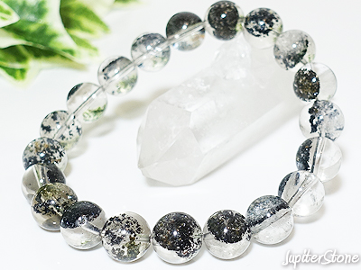 hematite-in-quartz-bracelet-2025-11-d