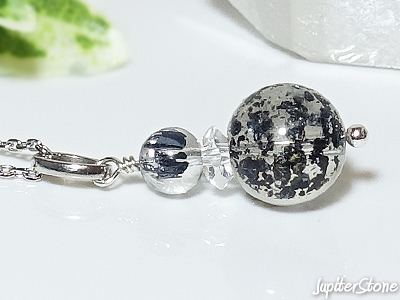 hematite-in-quartz-pendant-2025-11-b