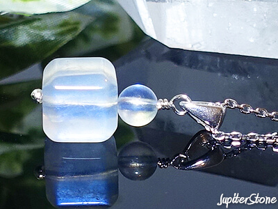 royalbluemoonstone-pendant-2026-7-a