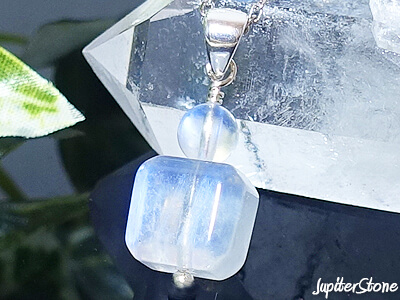 royalbluemoonstone-pendant-2026-7-a