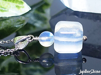 royalbluemoonstone-pendant-2026-7-a